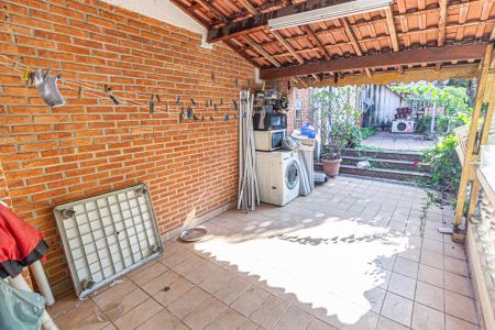 Casa à venda com 480m², 6 quartos e 3 vagas Casa à venda com 480m², 6 quartos e 3 vagasTerraço