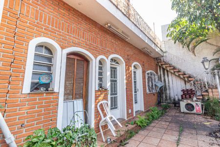 Casa à venda com 480m², 6 quartos e 3 vagas Casa à venda com 480m², 6 quartos e 3 vagasTerraço