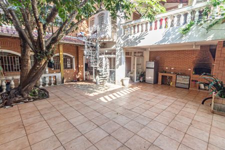 Casa à venda com 480m², 6 quartos e 3 vagas Casa à venda com 480m², 6 quartos e 3 vagasQuintal