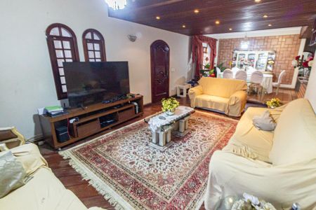 Casa à venda com 480m², 6 quartos e 3 vagas Casa à venda com 480m², 6 quartos e 3 vagasSala