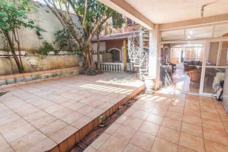 Casa à venda com 480m², 6 quartos e 3 vagas Casa à venda com 480m², 6 quartos e 3 vagasQuintal