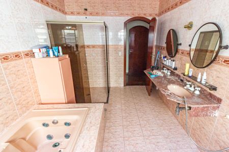 Casa à venda com 480m², 6 quartos e 3 vagas Casa à venda com 480m², 6 quartos e 3 vagasBanheiro da Suíte