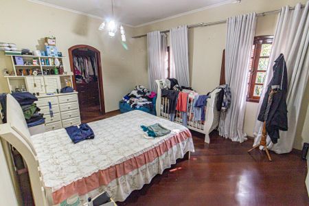 Casa à venda com 480m², 6 quartos e 3 vagas Casa à venda com 480m², 6 quartos e 3 vagasSuíte