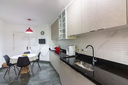 Apartamento à venda com 98m², 3 quartos e 2 vagas Apartamento à venda com 98m², 3 quartos e 2 vagasCozinha