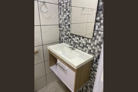 Banheiro de casa para alugar com 2 quartos, 60m² em Santíssimo, Rio de Janeiro