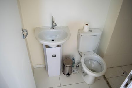 Apartamento à venda com 43m², 2 quartos e 1 vaga Apartamento à venda com 43m², 2 quartos e 1 vagaBanheiro social