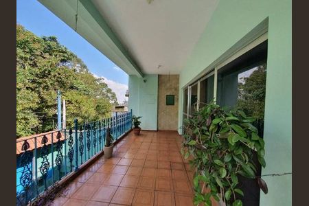 Casa à venda com 249m², 4 quartos e 4 vagas
