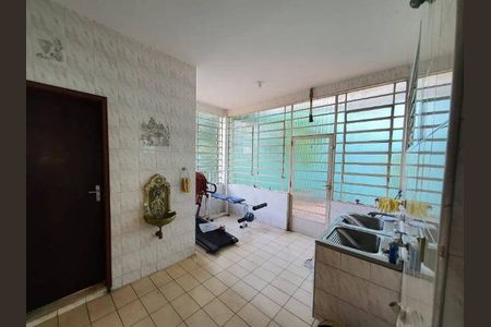 Casa à venda com 249m², 4 quartos e 4 vagas