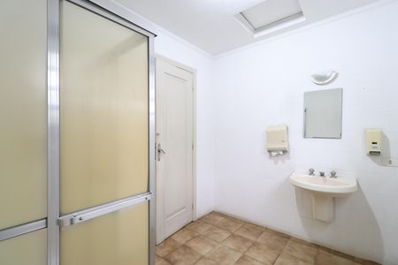 Casa para alugar com 600m², 6 quartos e 12 vagasBanheiro 1