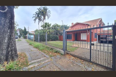 Casa para alugar com 600m², 6 quartos e 12 vagasFachada