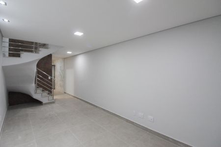 Casa à venda com 132m², 2 quartos e 3 vagas Casa à venda com 132m², 2 quartos e 3 vagasSala