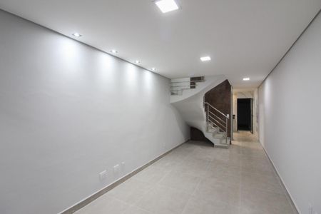 Casa à venda com 132m², 2 quartos e 3 vagas Casa à venda com 132m², 2 quartos e 3 vagasSala