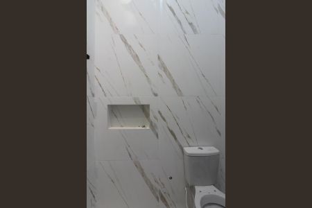 Casa à venda com 132m², 2 quartos e 3 vagas Casa à venda com 132m², 2 quartos e 3 vagasBanheiro da Suíte 2