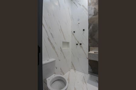 Casa à venda com 132m², 2 quartos e 3 vagasBanheiro da Suíte 1