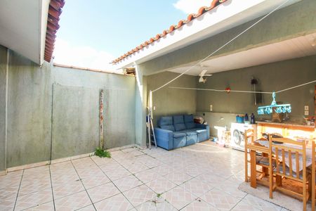 Casa para alugar com 200m², 2 quartos e 2 vagas Casa para alugar com 200m², 2 quartos e 2 vagasÁrea externa