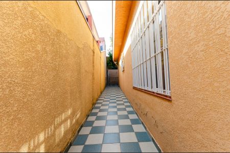 Casa à venda com 160m², 3 quartos e 2 vagasCorredor externo