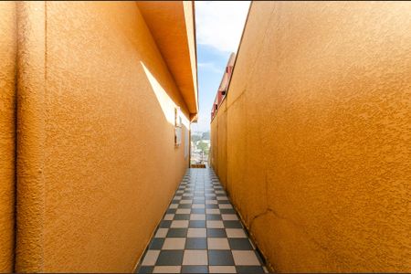 Casa à venda com 160m², 3 quartos e 2 vagasCorredor externo