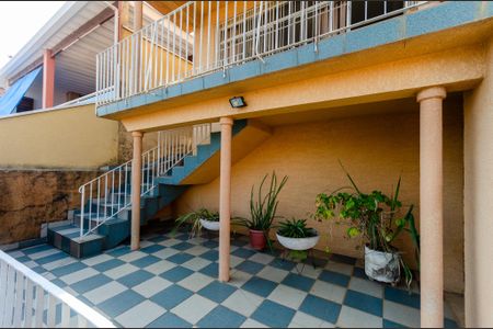 Casa à venda com 160m², 3 quartos e 2 vagasEscada