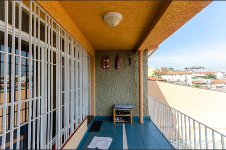 Casa à venda com 160m², 3 quartos e 2 vagasEntrada - Sacada