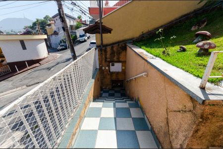 Casa à venda com 160m², 3 quartos e 2 vagasEscada