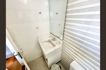 Apartamento à venda com 71m², 2 quartos e 2 vagasBanheiro da Suíte 