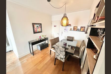 Apartamento à venda com 71m², 2 quartos e 2 vagasSala