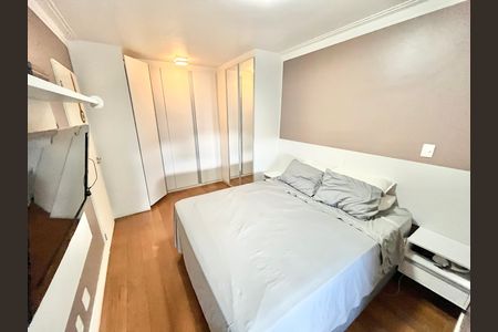 Apartamento à venda com 71m², 2 quartos e 2 vagasQuarto 2 - Suíte
