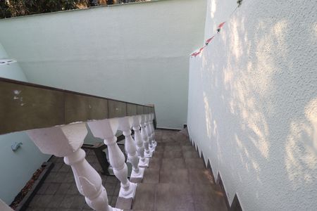 Casa para alugar com 260m², 3 quartos e 6 vagasEscada