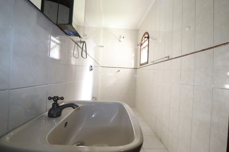 Casa para alugar com 260m², 3 quartos e 6 vagasBanheiro Quarto 1 suíte