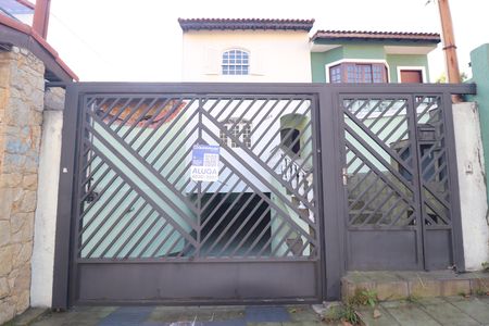 Casa para alugar com 260m², 3 quartos e 6 vagasFachada