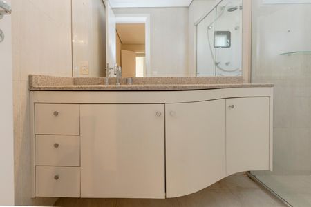 Apartamento para alugar com 178m², 3 quartos e 3 vagas Apartamento para alugar com 178m², 3 quartos e 3 vagasBanheiro da Suíte 1
