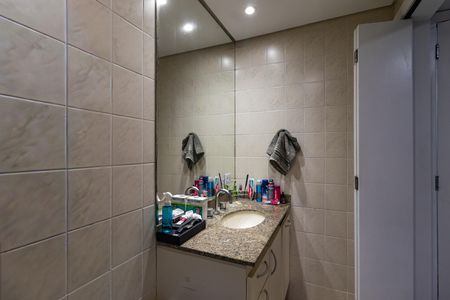 Apartamento à venda com 145m², 3 quartos e 3 vagas Apartamento à venda com 145m², 3 quartos e 3 vagasBanheiro da Suíte 1
