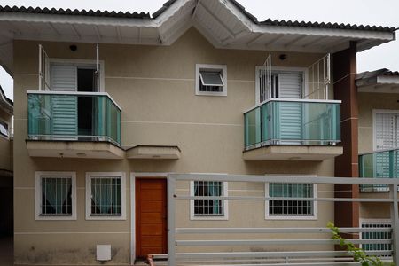 Casa de condomínio à venda com 90m², 2 quartos e 1 vaga Casa de condomínio à venda com 90m², 2 quartos e 1 vagaFachada