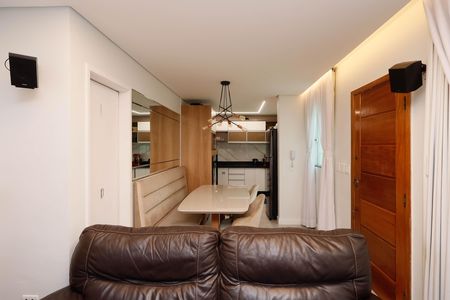 Sala  de casa de condomínio à venda com 2 quartos, 90m² em Vila Nivi, São Paulo