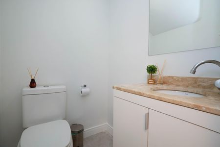 Casa de condomínio à venda com 90m², 2 quartos e 1 vaga Casa de condomínio à venda com 90m², 2 quartos e 1 vagaBanheiro da Suíte 2