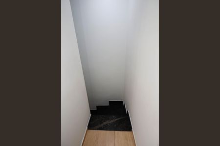 Casa de condomínio à venda com 90m², 2 quartos e 1 vaga Casa de condomínio à venda com 90m², 2 quartos e 1 vagaEscada