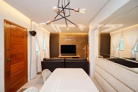 Sala  de casa de condomínio à venda com 2 quartos, 90m² em Vila Nivi, São Paulo
