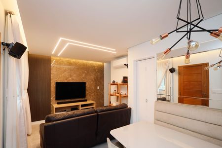 Sala  de casa de condomínio à venda com 2 quartos, 90m² em Vila Nivi, São Paulo