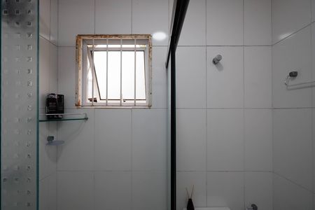 Banheiro da Suíte 1 de casa de condomínio à venda com 2 quartos, 90m² em Vila Nivi, São Paulo