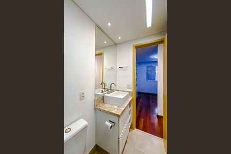 Apartamento para alugar com 80m², 2 quartos e 2 vagas Apartamento para alugar com 80m², 2 quartos e 2 vagasBanheiro
