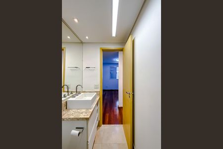Apartamento para alugar com 80m², 2 quartos e 2 vagas Apartamento para alugar com 80m², 2 quartos e 2 vagasBanheiro