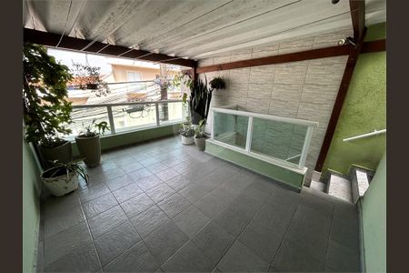 Casa à venda com 4 quartos, 184m² em Vila Zat, São Paulo
