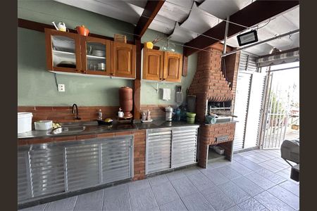 Casa à venda com 4 quartos, 184m² em Vila Zat, São Paulo