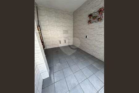 Casa à venda com 4 quartos, 184m² em Vila Zat, São Paulo