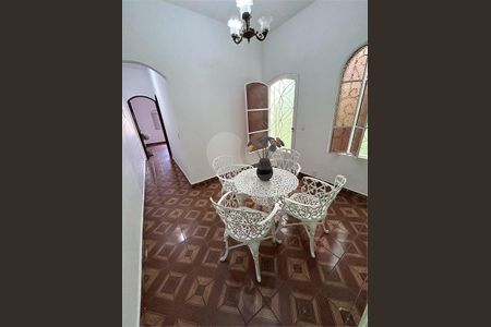 Casa à venda com 4 quartos, 184m² em Vila Zat, São Paulo