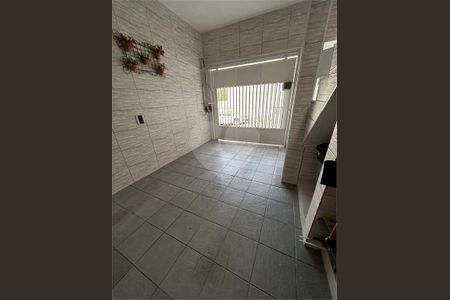Casa à venda com 4 quartos, 184m² em Vila Zat, São Paulo
