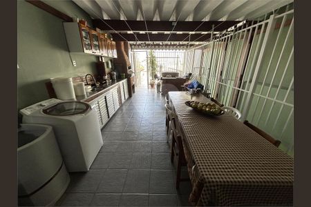 Casa à venda com 4 quartos, 184m² em Vila Zat, São Paulo