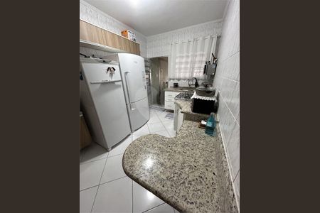 Casa à venda com 4 quartos, 184m² em Vila Zat, São Paulo