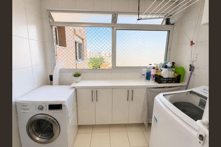 Apartamento à venda com 132m², 4 quartos e 3 vagas Apartamento à venda com 132m², 4 quartos e 3 vagasÁrea de Serviço