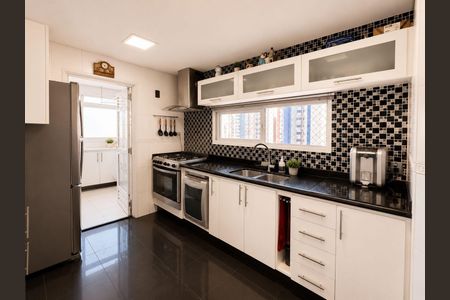 Apartamento à venda com 132m², 4 quartos e 3 vagas Apartamento à venda com 132m², 4 quartos e 3 vagasCozinha